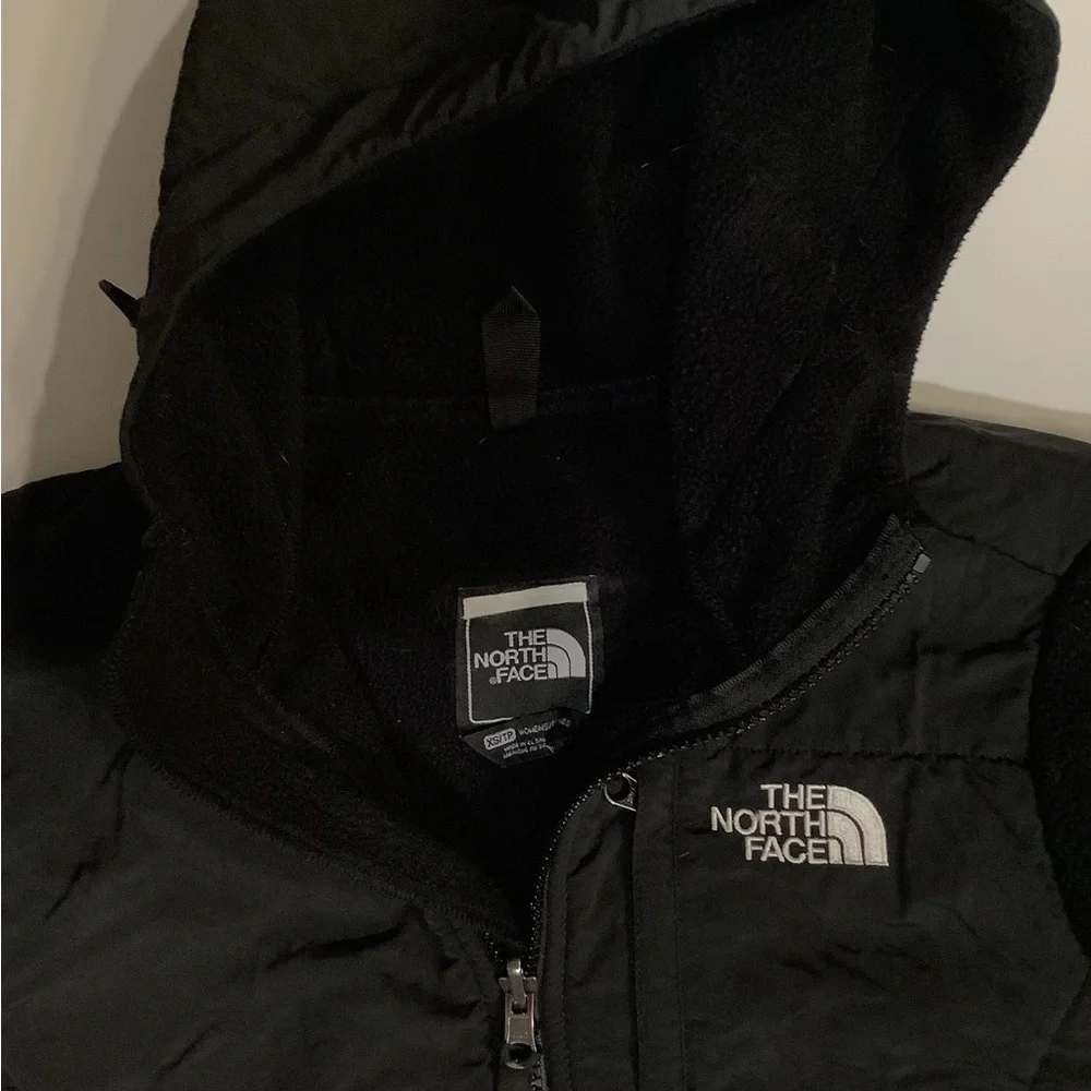 The North Face Women's Black Hooded Fleece Jacket - Picture 4 of 9